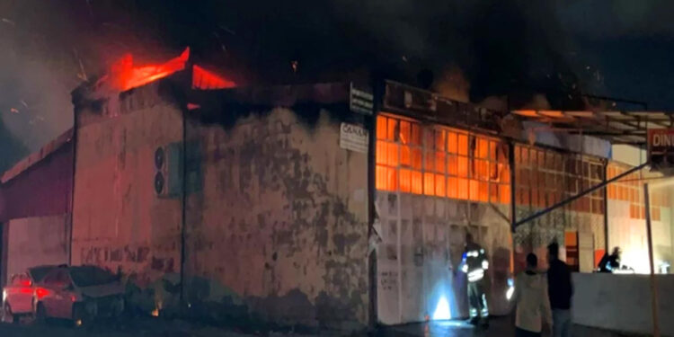 Sanayi Sitesinde Yangın! Alevler 8 İş Yerine Sıçradı