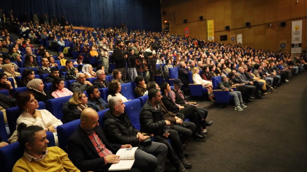 Sinemaseverler: Festivalller sayesinde Kürtçe filmlerle buluşabildik