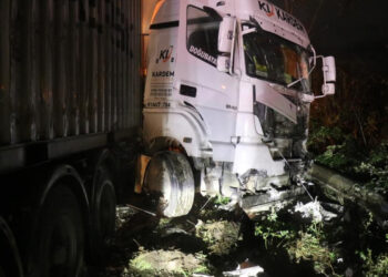 Tır, Midibüs, Kamyonet... Hepsi Birbirine Girdi! 12 Yaralı