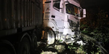 Tır, Midibüs, Kamyonet... Hepsi Birbirine Girdi! 12 Yaralı