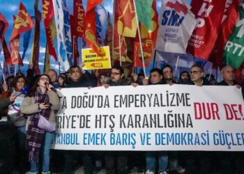 Kadıköy’de protesto eylemi: Rojava’da kuşatma savaş suçudur, acilen dayanışmayı büyütelim