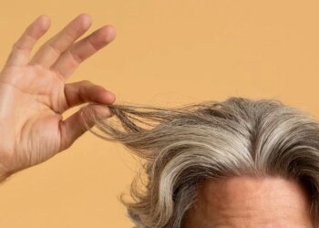 Erken yaşta saç beyazlamasının ‘gizli nedeni’ ortaya çıktı: Bu mineralin eksikliği pigmenti öldürüyor…