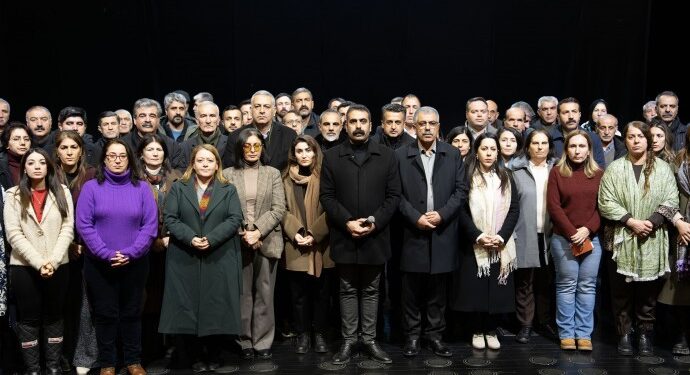 Amed’deki DEM Partili belediye eşbaşkanları maaşlarını Kobanê’ye bağışladı