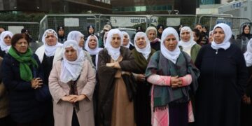 Barış Anneleri İsrail Konsolosluğu önünde saldırıları protesto etti