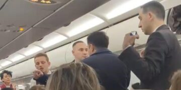 Enternasyonalist gençler uçaktan zorla indirildi: İstanbul’da bekletiliyorlar