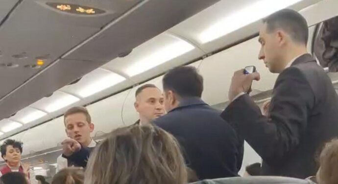 Enternasyonalist gençler uçaktan zorla indirildi: İstanbul’da bekletiliyorlar