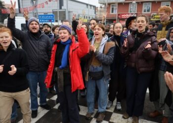 Halklar Karavanı üyeleri sınır dışı edilmek için İstanbul’a götürüldü