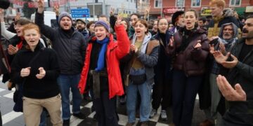 Halklar Karavanı üyeleri sınır dışı edilmek için İstanbul’a götürüldü