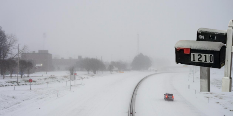ABD'yi Tarihi Kar Fırtınası Vurdu... Ulaşım Çöktü, Elektrikler Kesildi