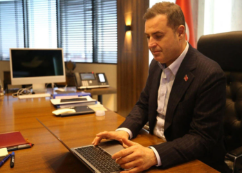 AK Parti'ye Geçeceği İddia Edilmişti! CHP'li Ahmet Akın'dan Net Mesaj