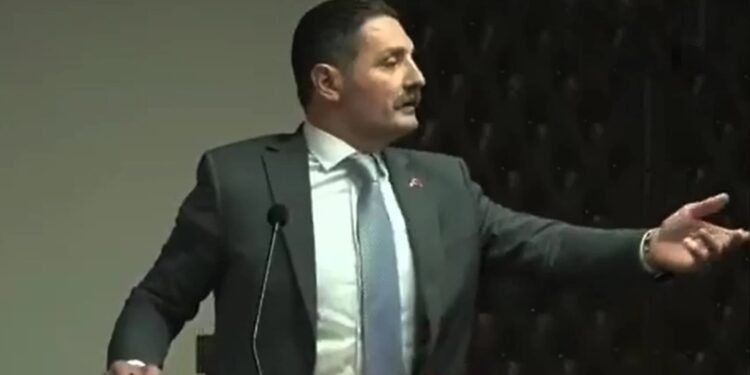 AKP’li meclis üyesinin ‘açlık’ hesabı tepki çekti