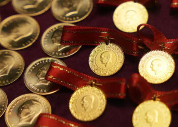 Altın Fırtınası Dinmiyor: Tarih Verildi! Büyük Bankalar Zirve Beklentisini Açıkladı