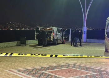 Balıkçılar Fark Etti, Ekipler Alarma Geçti... Dalgıç Kıyafetli Ceset Bulundu