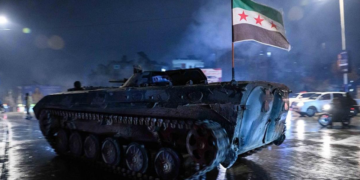 Bölgede Tansiyon Yükseliyor... Suriye Ordusu Rakka Sınırına Dayandı!