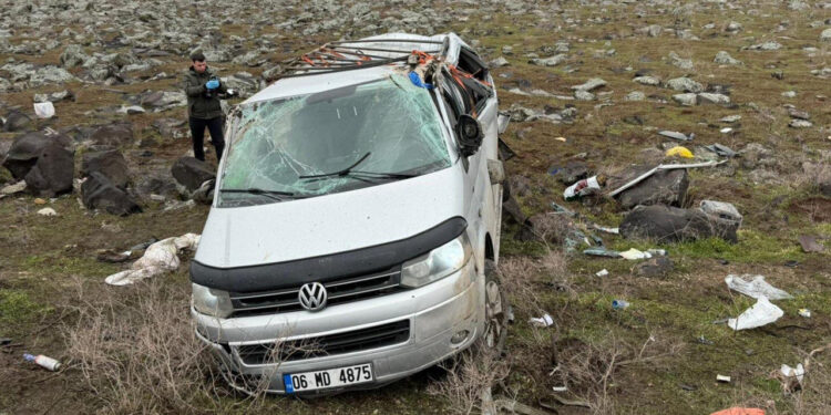 Cizre'de Feci Kaza! Şarampole Uçtu, Ölü ve Yaralılar Var