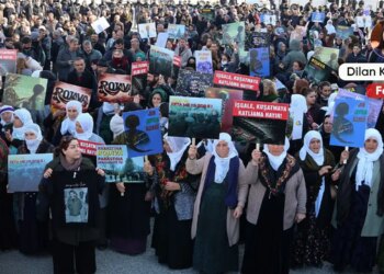 Kobanê’ye saldırı: İnsani bir krizden siyasal bir kuşatmaya