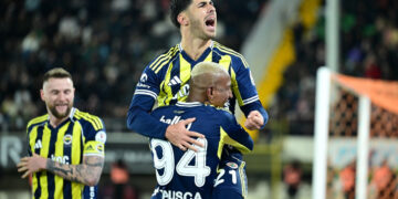 Fenerbahçe Fırsatı Kaçırmadı! Zirve Yarışı Alev Alev