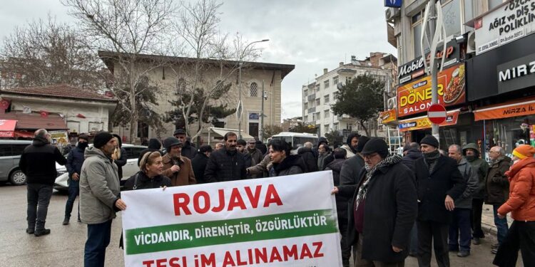Birçok kentte protestolar sürüyor: Kobanê sınır kapıları açılsın