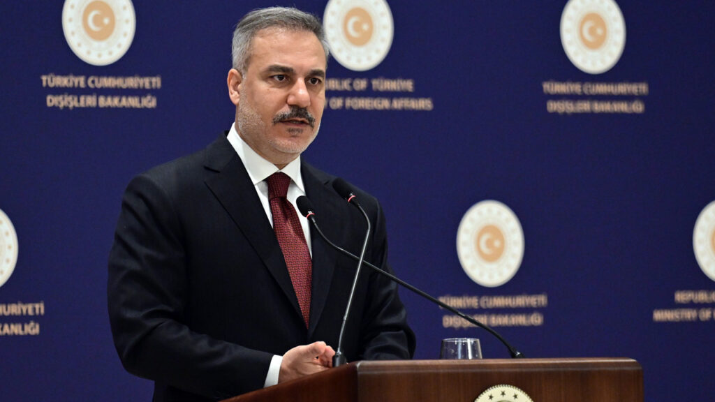 İran'a Askeri Müdahale Olacak mı? Bakan Fidan: İran'ı Yakından Takip Ediyoruz