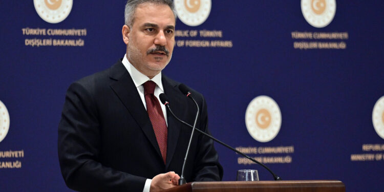 İran'a Askeri Müdahale Olacak mı? Bakan Fidan: İran'ı Yakından Takip Ediyoruz