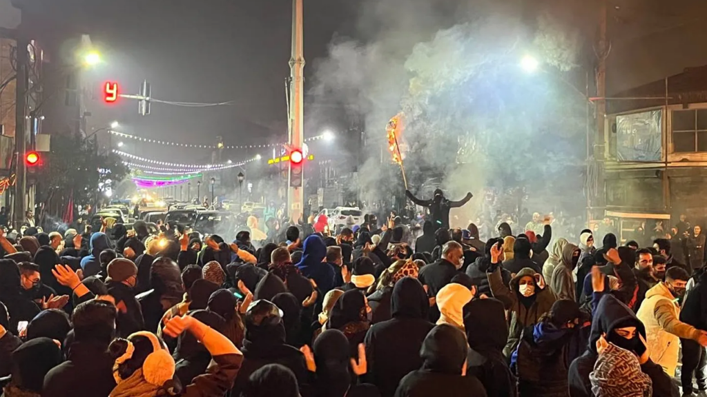 İran’da İsyan Büyüyor! 2 Haftada 538 Ölü, 10 Bin Gözaltı