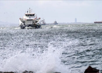 İzmir'deki Vapur Seferlerine Olumsuz Hava Engeli
