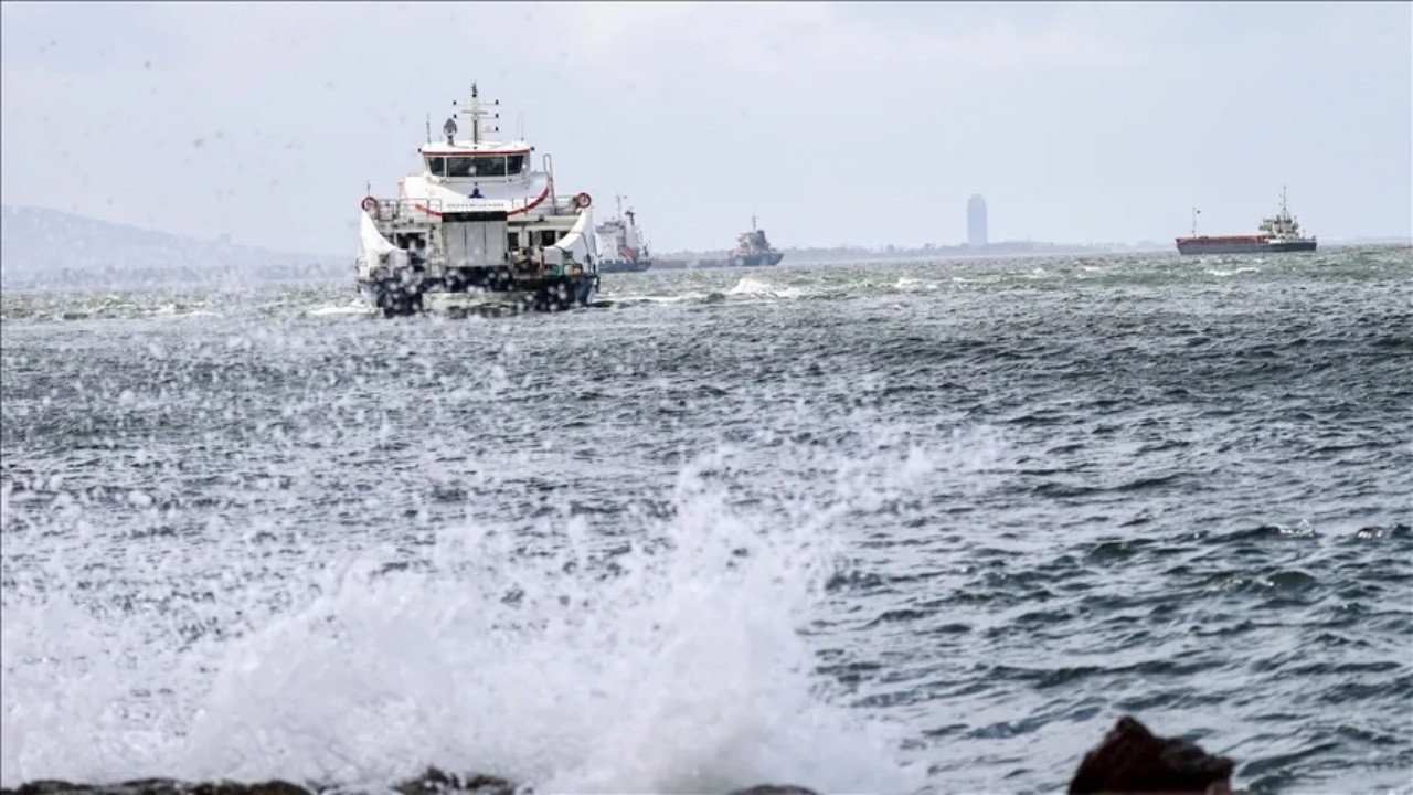 İzmir'deki Vapur Seferlerine Olumsuz Hava Engeli