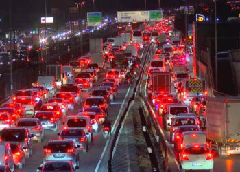Mesai Çıkışı Çilesi... İstanbul'da Trafik Kilitlendi