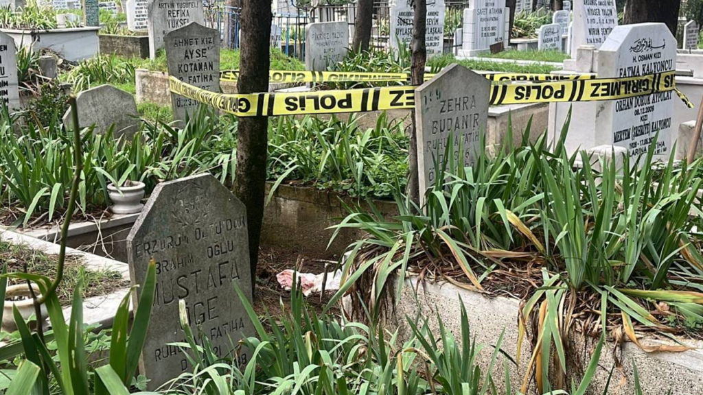 Mezarlıkta Dehşet! Poşet İçinde Bulundu...