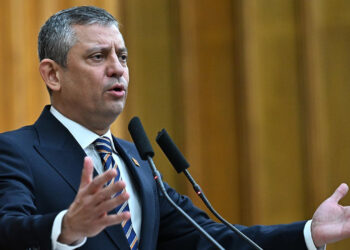 Özgür Özel’den Dikkat Çeken ‘Suriye’ Mesajı: Yaşananlar Türkiye'deki Barış Sürecini Sekteye Uğratmamalı