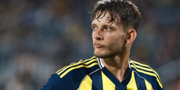 Sebastian Szymanski, Fenerbahçe'ye Veda Etti