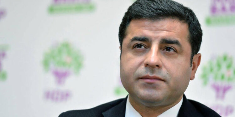 Selahattin Demirtaş'a 'Cumhurbaşkanına Hakaret' Suçundan Hapis Cezası