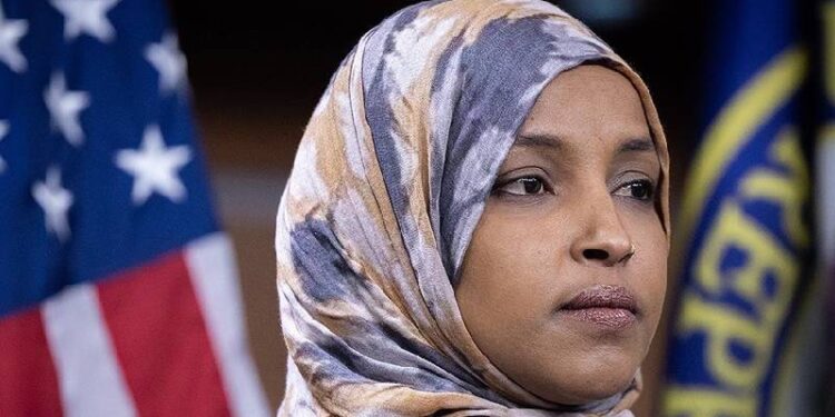 Trump, Somali asıllı Temsilciler Meclisi üyesi Omar’ın ülkesine gönderilmesi gerektiğini belirtti