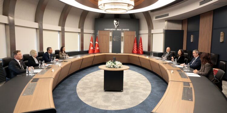 DEM Parti’den CHP’ye ziyaret: Gündem Rojava