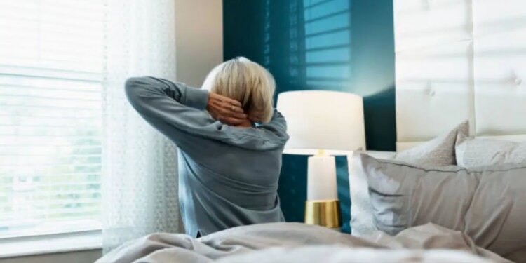 Zamanla değişen uyku ritmi: Yaş aldıkça erken uyanmanın ardındaki 6 bilimsel gerçek