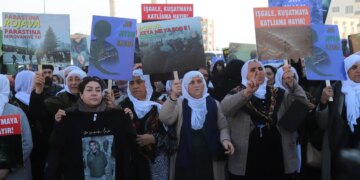 Nisêbîn’den mesaj: ‘Kürdistan yek e! Rojava’yı savunacağız’