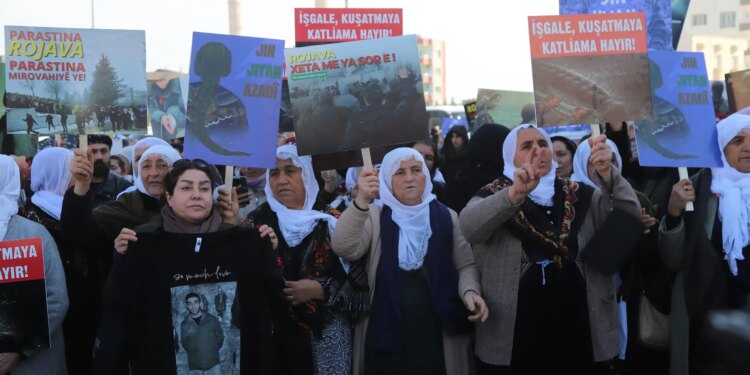 Nisêbîn’den mesaj: ‘Kürdistan yek e! Rojava’yı savunacağız’