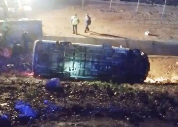 İşçileri taşıyan servis kaza yaptı: 13 işçi yaralı