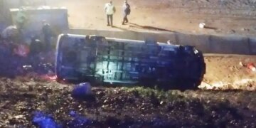 İşçileri taşıyan servis kaza yaptı: 13 işçi yaralı