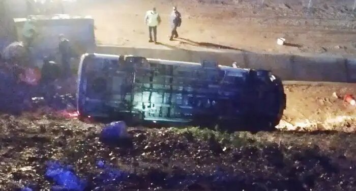 İşçileri taşıyan servis kaza yaptı: 13 işçi yaralı