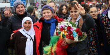 Halklar Karavanı’ndan 29 Avrupalı genç sınır dışı edilmek üzere gözaltına alındı