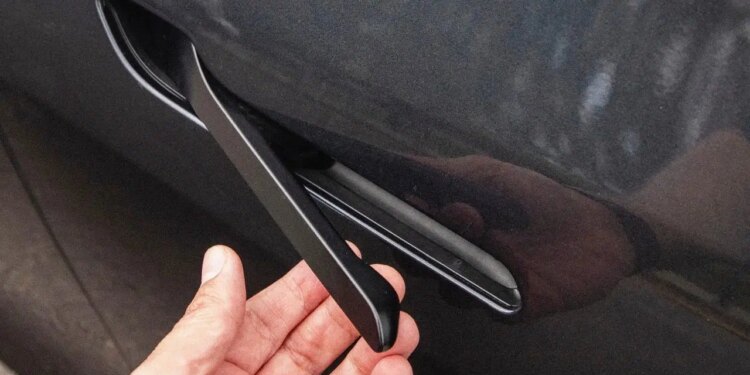 Çin, elektrikli araçlarda gizli kapı kollarını yasaklamaya hazırlanıyor