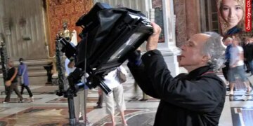 Fotoğraf sanatçısı Ahmet Ertuğ’un 29 mimari eserin yer aldığı yeni sergisi açıldı: Ayasofya’dan, Venedik’e…