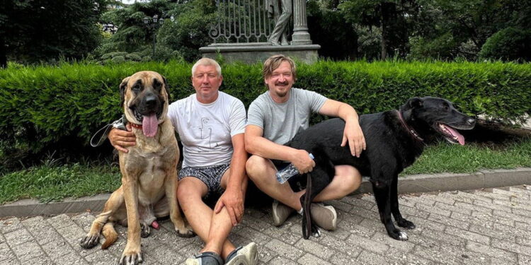 Rus aileden çağrı: Köpeklerini bulana 100 bin TL ödül