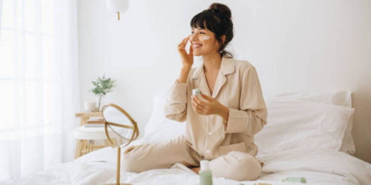 Kolajen üretimini artırıyor, yaşlanma belirtilerini azaltıyor: Cilt görünümünü gençleştiren bakım rutini rehberi