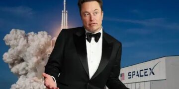 Elon Musk, SpaceX’in telefon geliştirmediğini açıkladı
