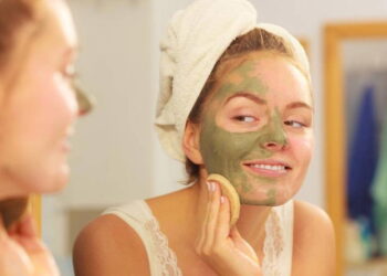 Kil maskesini ‘kuruyup çatlayana kadar’ bekletmek cilde ihanet: Nemi geri çekiyor…