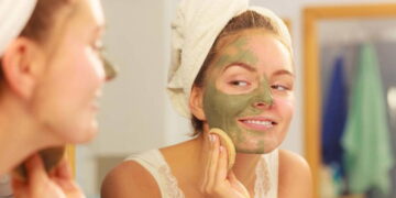 Kil maskesini ‘kuruyup çatlayana kadar’ bekletmek cilde ihanet: Nemi geri çekiyor…