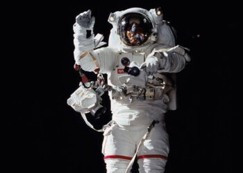 NASA’da yeni dönem: Astronotlar uzaya akıllı telefonlarıyla gidecek!