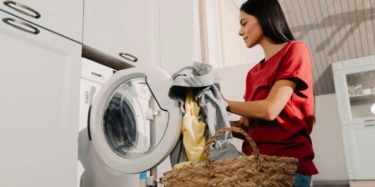 Çamaşır makinesine asla atmamanız gereken 7 şey